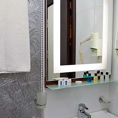 Bulvar Hotel 3*