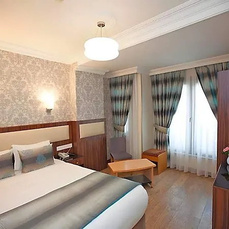 Bulvar Hotel 3*